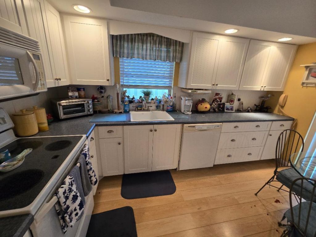 5700 Queen Palm Court, Unit B, Delray Beach, FL 33484 Photo