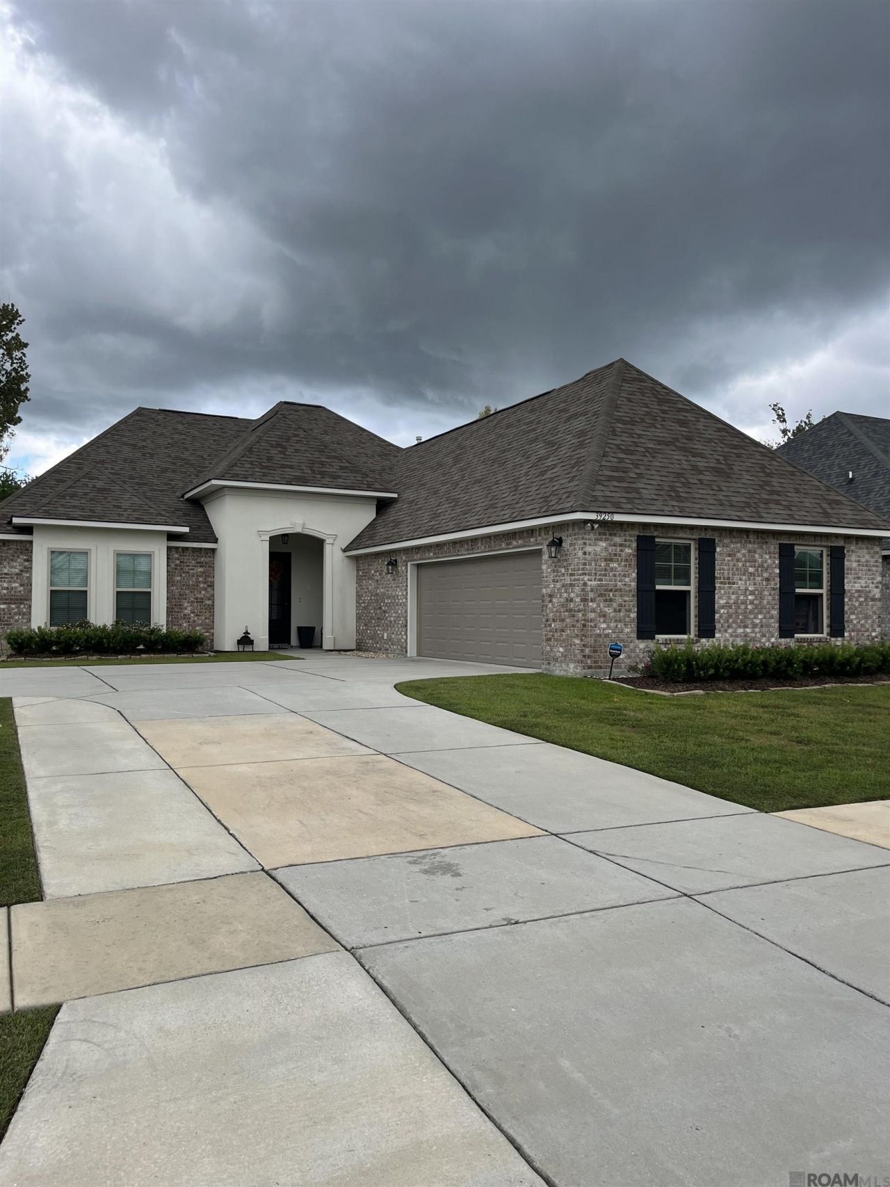 39250 Pelican Ln, Prairieville, LA 70769 Main Photo