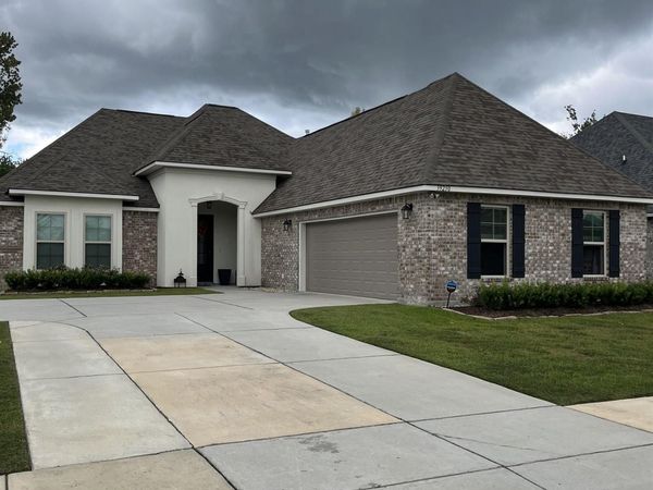 39250 Pelican Ln, Prairieville, LA 70769