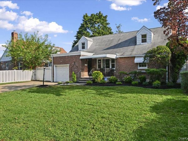 54 Greenway Boulevard , Elmont, NY 11003