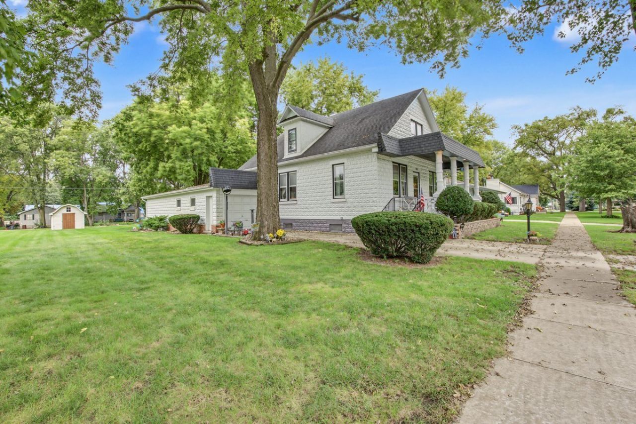 708 E Elm Street, Fairbury, IL 61739 Main Photo