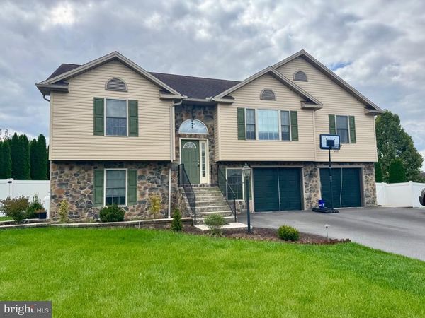 203 GRAYSON CIRCLE, SHIPPENSBURG, PA 17257
