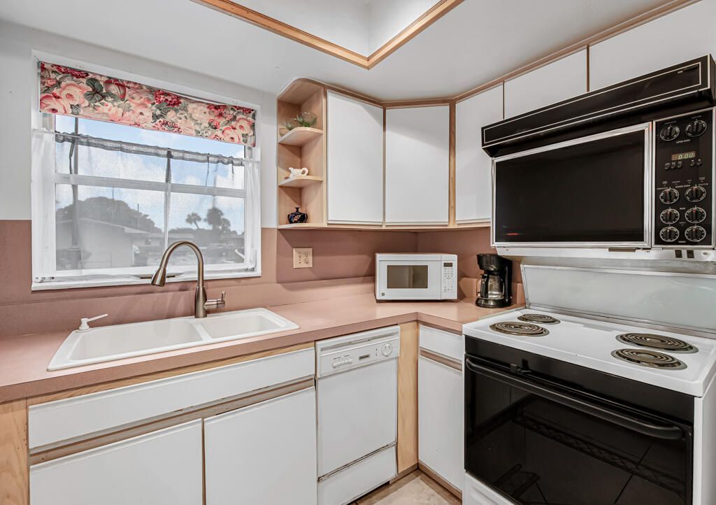 2857 W Ashley Drive W, Unit A, West Palm Beach, FL 33415 Photo