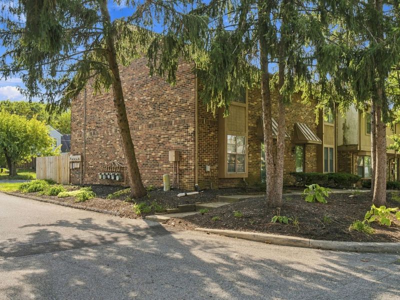 6159 Stornoway Drive S, Columbus, OH 43213 Photo 2