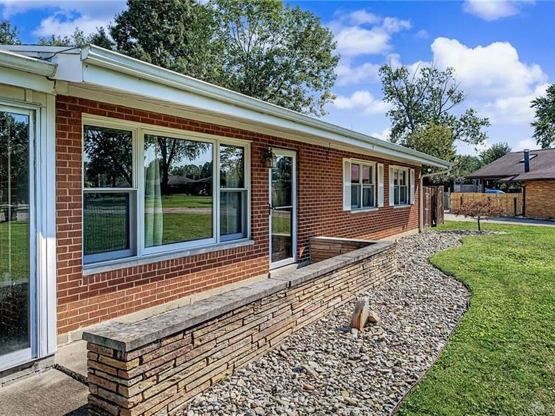9082 Mary Haynes Drive, Centerville, OH 45458 Photo 6