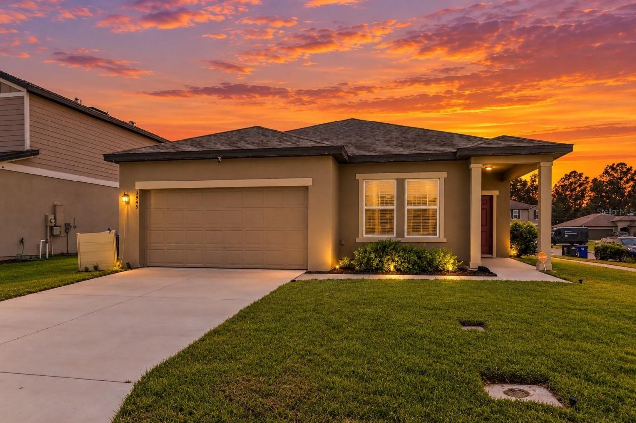 3945 Spruce Creek Dr, Lakeland, FL 33811 Main Photo