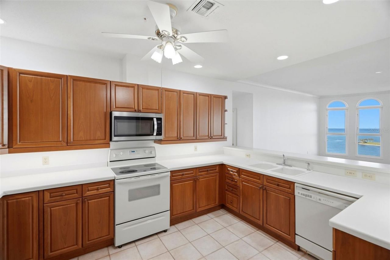 288 Beach Drive Ne, Unit 10B, Saint Petersburg, FL 33701 Photo