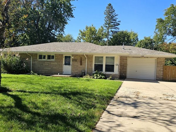 212 Hill Avenue, North Aurora, IL 60542