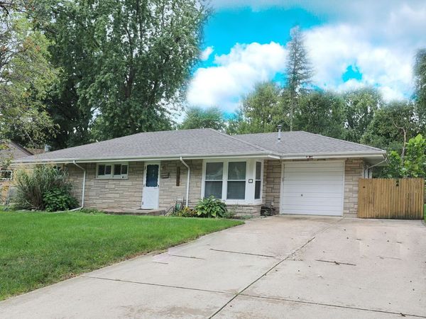 212 Hill Avenue, North Aurora, IL 60542
