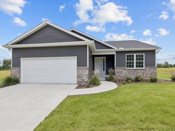 941 9th Avenue N, Clinton, IA 52732
