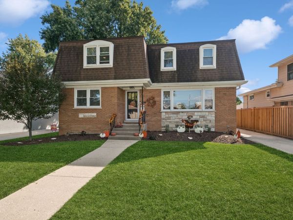 9043 Bartlett Avenue, Brookfield, IL 60513