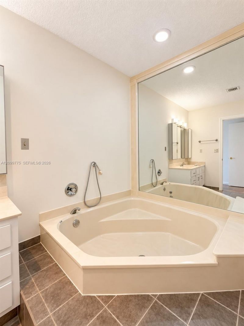 3746 Estepona Ave, Unit 14S1, Doral, FL 33178 Photo