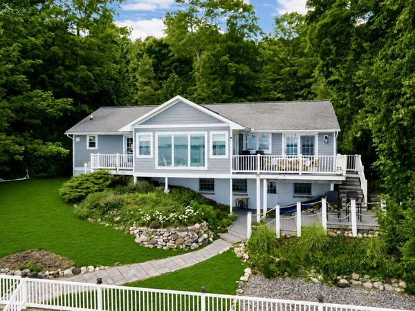705 Nanagosa Trail S, Suttons Bay, MI 49682