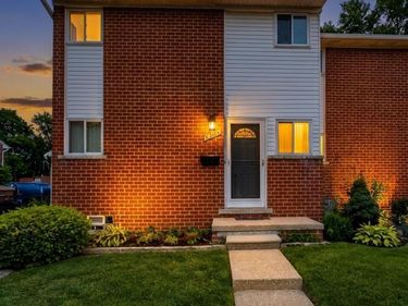 8665 Sterling, Center Line, Mi 48015
