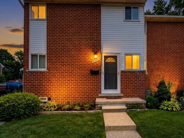 8665 Sterling , Center Line, Mi 48015