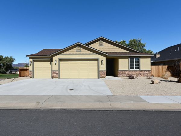 794 Divot Drive, Fernley, NV 89408