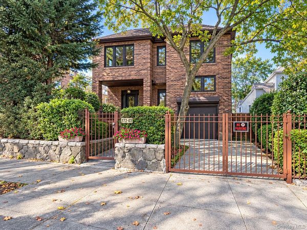 172-03 35 Ave, Flushing, NY 11358