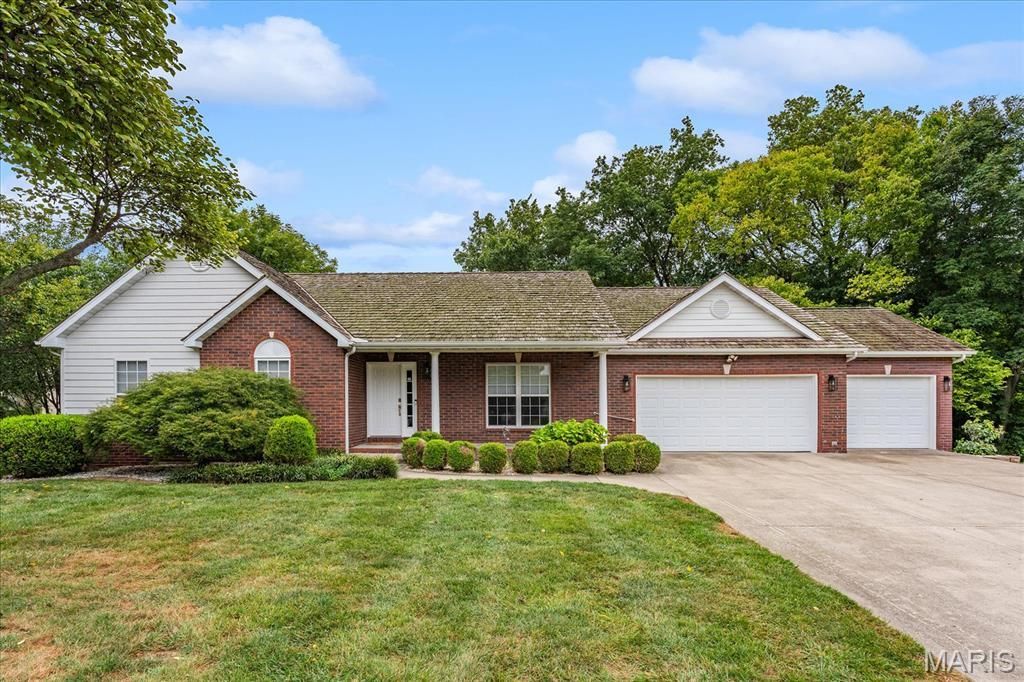 19 Country Maples, Glen Carbon, IL 62034 Main Photo