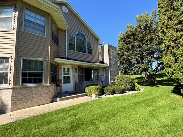 106 Eagle Pointe Dr, Unit A, Delavan, WI 53115