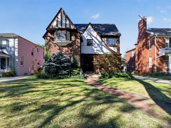 943 Harcourt Road , Grosse Pointe Park, Mi 48230