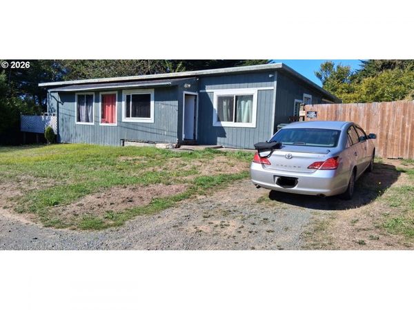 715 9TH SE ST, Bandon, OR 97411