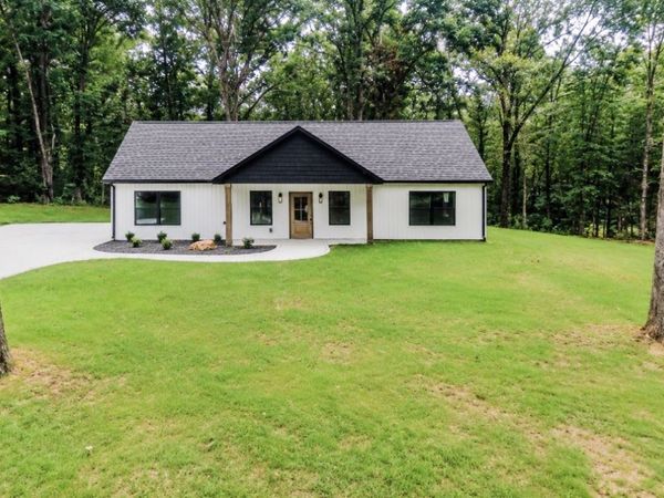 352 Pulley St , Erin, TN 37061