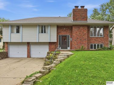 715 S 212th Street, Elkhorn, NE 68022