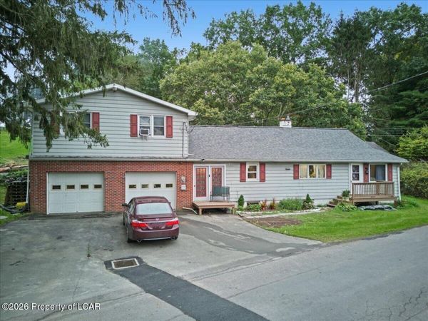 1520 Mountain View Drive, Dallas, PA 18612