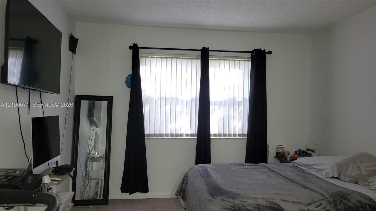 461 Ives Dairy Rd , Unit 204-2, Miami, FL 33179 Photo