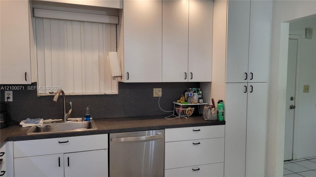 461 Ives Dairy Rd , Unit 204-2, Miami, FL 33179 Photo