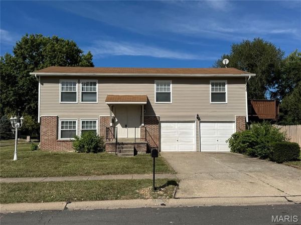 6113 Lake Paddock Drive , Florissant, MO 63033