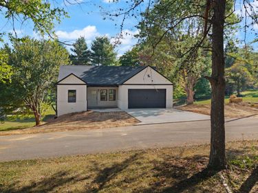 332 Country Hill Drive, Somerset, KY 42503