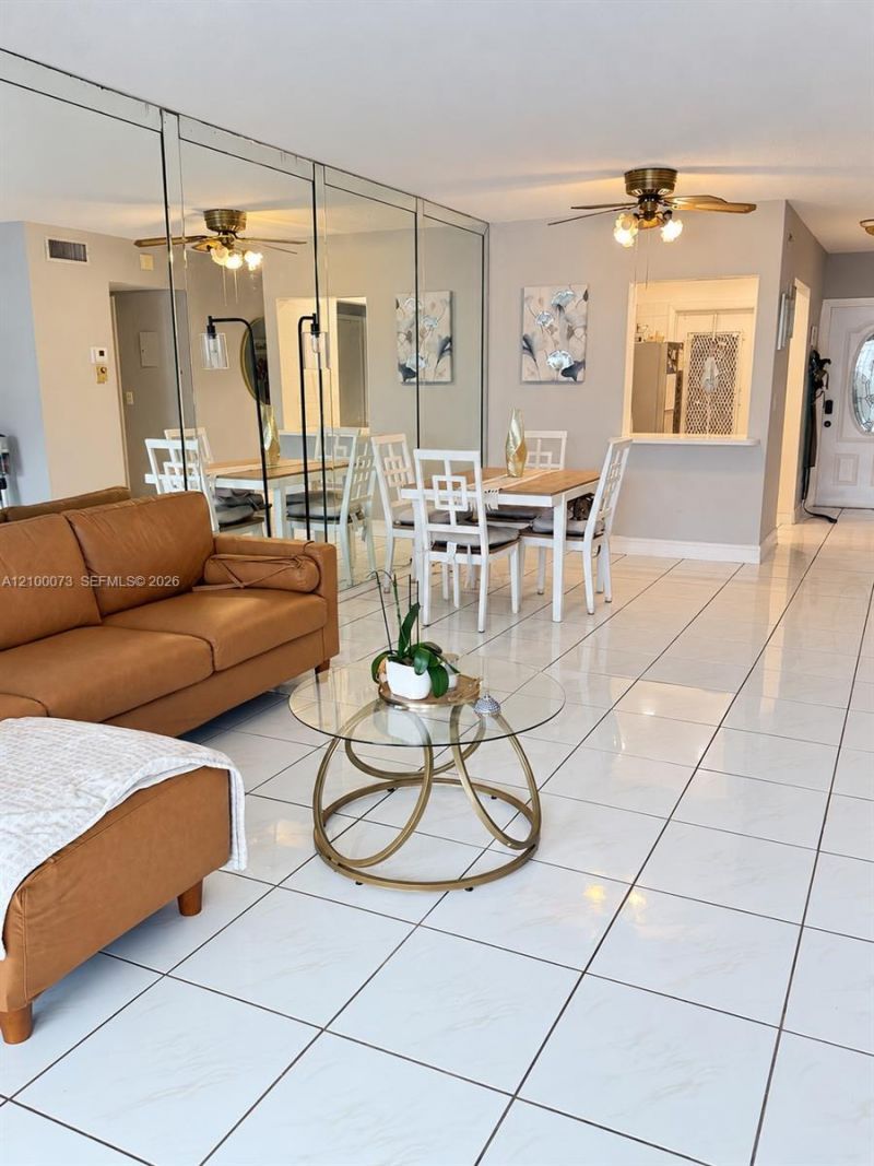 440 Paradise Isle Blvd, Unit 306, Hallandale Beach, FL 33009 Photo