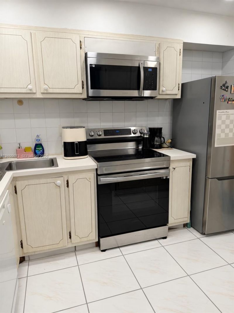 440 Paradise Isle Blvd, Unit 306, Hallandale Beach, FL 33009 Photo