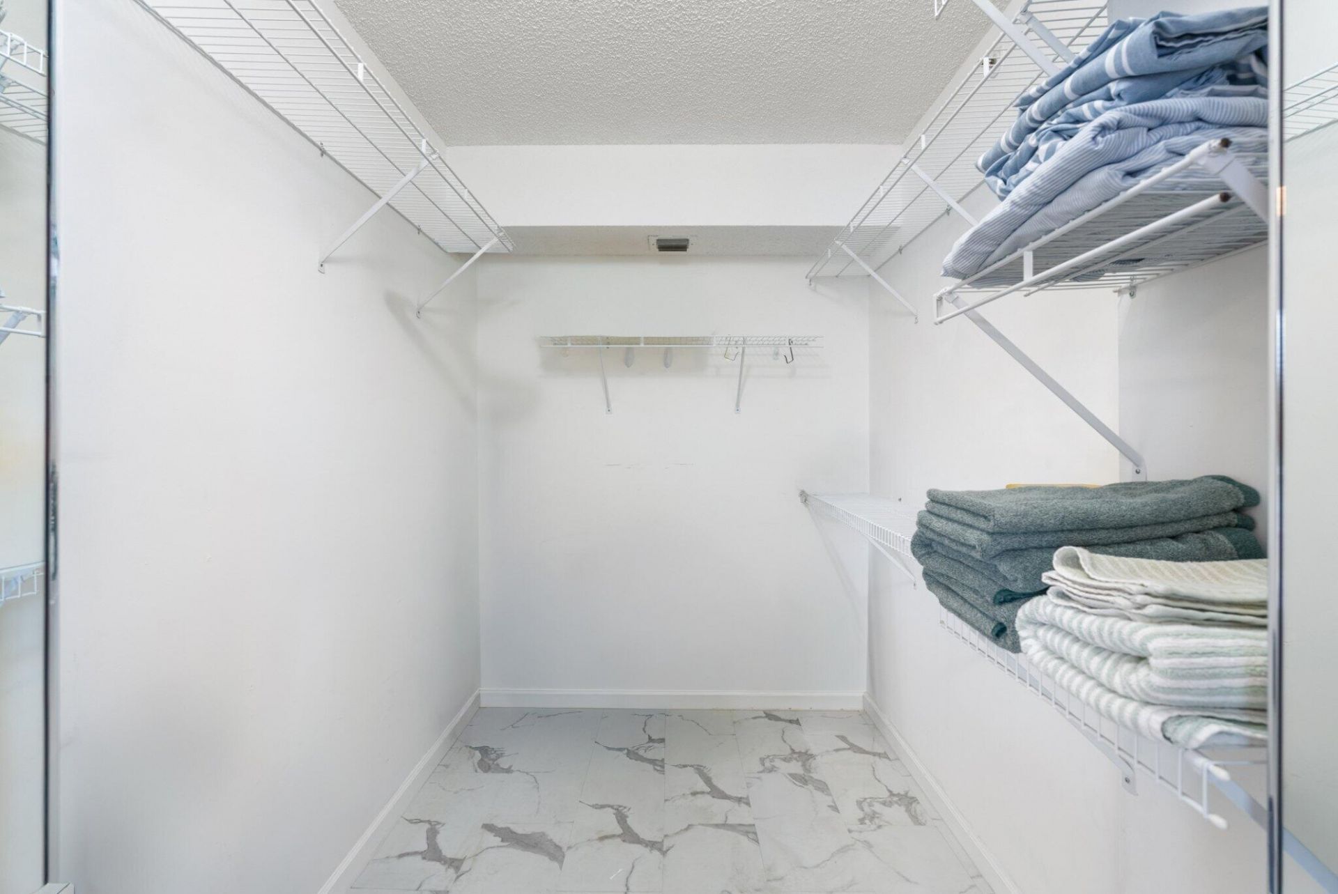 6096 Huntwick Terrace, Unit 206, Delray Beach, FL 33484 Photo