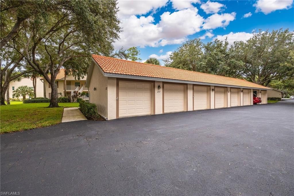 257 Robin Hood Cir , Unit 101, Naples, FL 34104 Photo