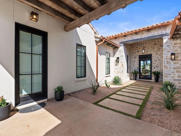 100 Encantada, Horseshoe Bay, TX 78657
