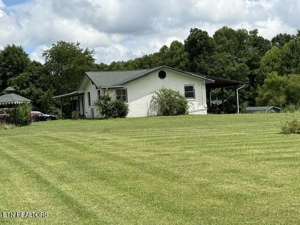 139 S Sycamore Lane, Crossville, TN 38572