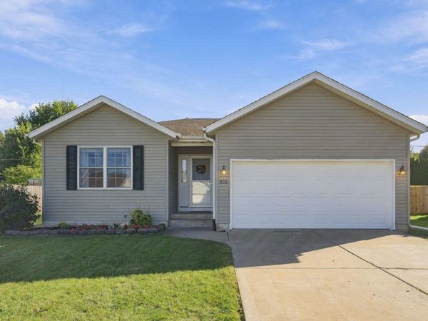 926 5th Avenue Drive , Andalusia, IL 61232
