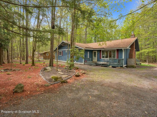42 S Lehigh River Drive S, Clifton Twp, PA 18424