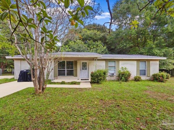 5180 Parkway Dr, Milton, FL 32570