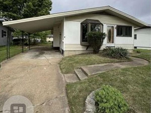 10433 Hobkirk Drive , St Louis, MO 63137
