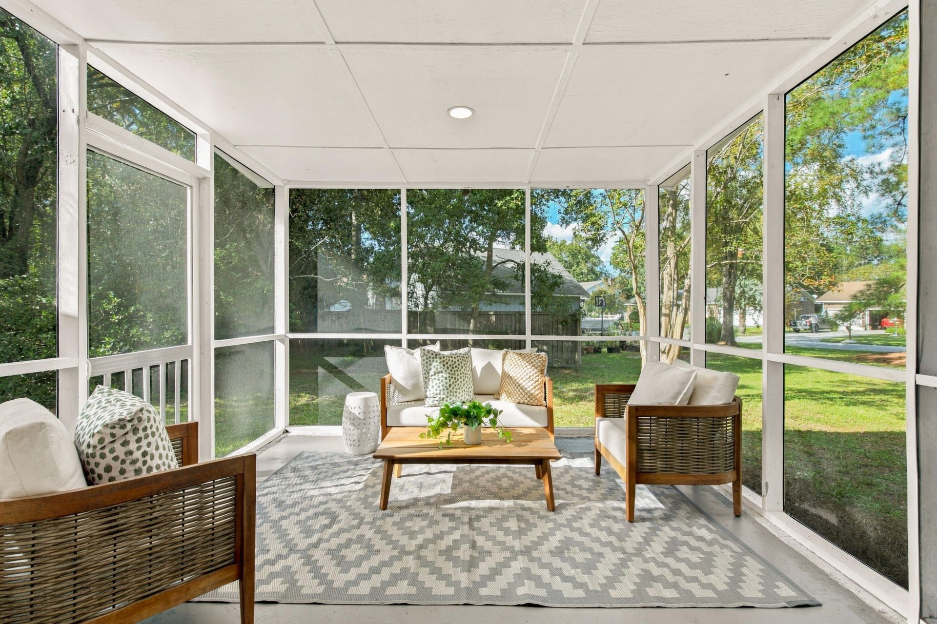 2428 Spring Garden Street Photo 17
