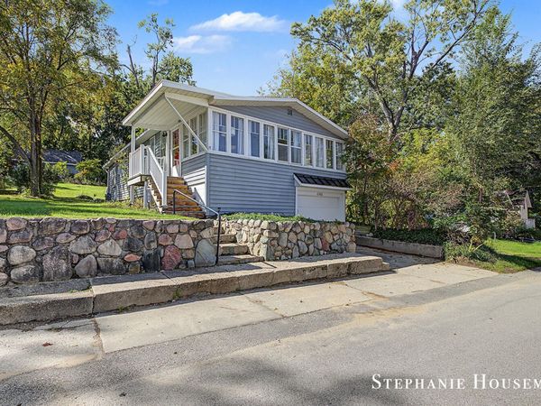 6765 Kitson Drive NE, Rockford, MI 49341