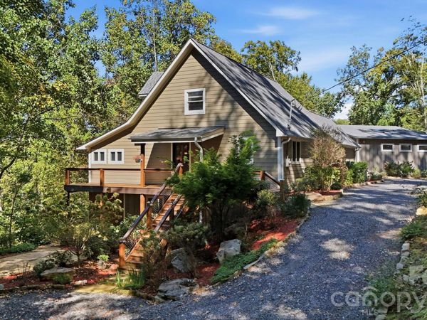 2711 Rabbit Hop Road, Spruce Pine, NC 28777