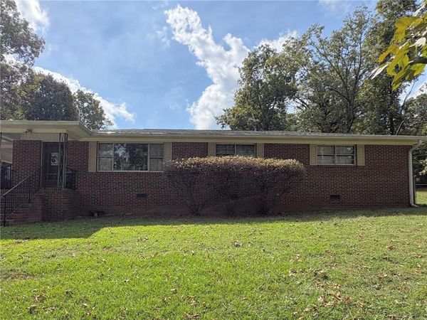 40 Summit Drive SE, Lindale, GA 30147