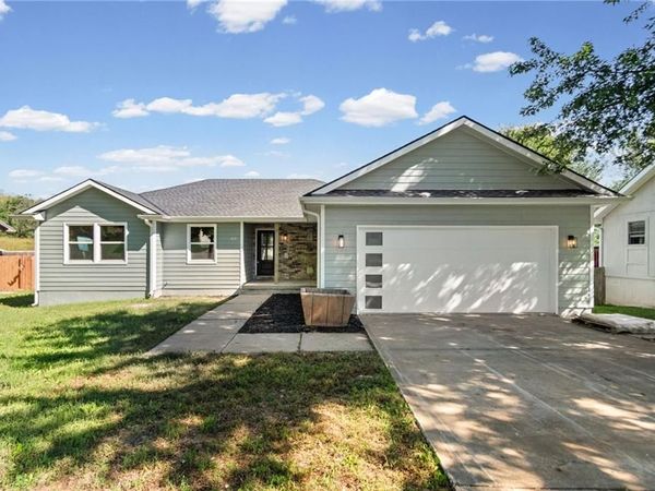 615 S Camden Street, Richmond, MO 64085
