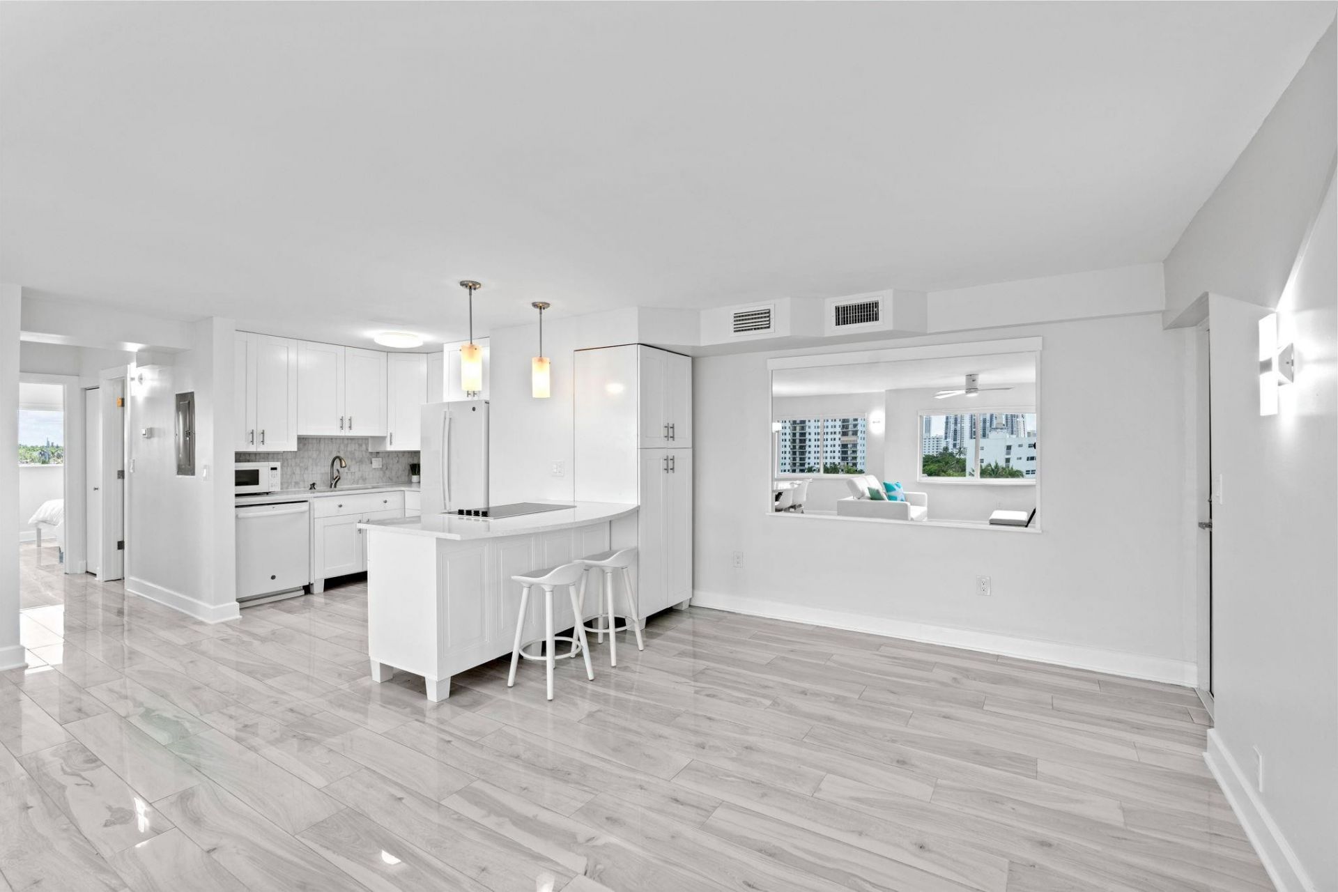 300 Oregon Street, Unit 501, Hollywood, FL 33019 Photo