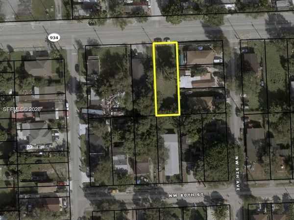 920 NW 81st St , Miami, FL 33150