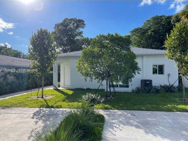 920 NW 81st St , Miami, FL 33150